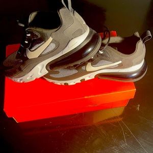 I am selling my Nike air max 270 reacts